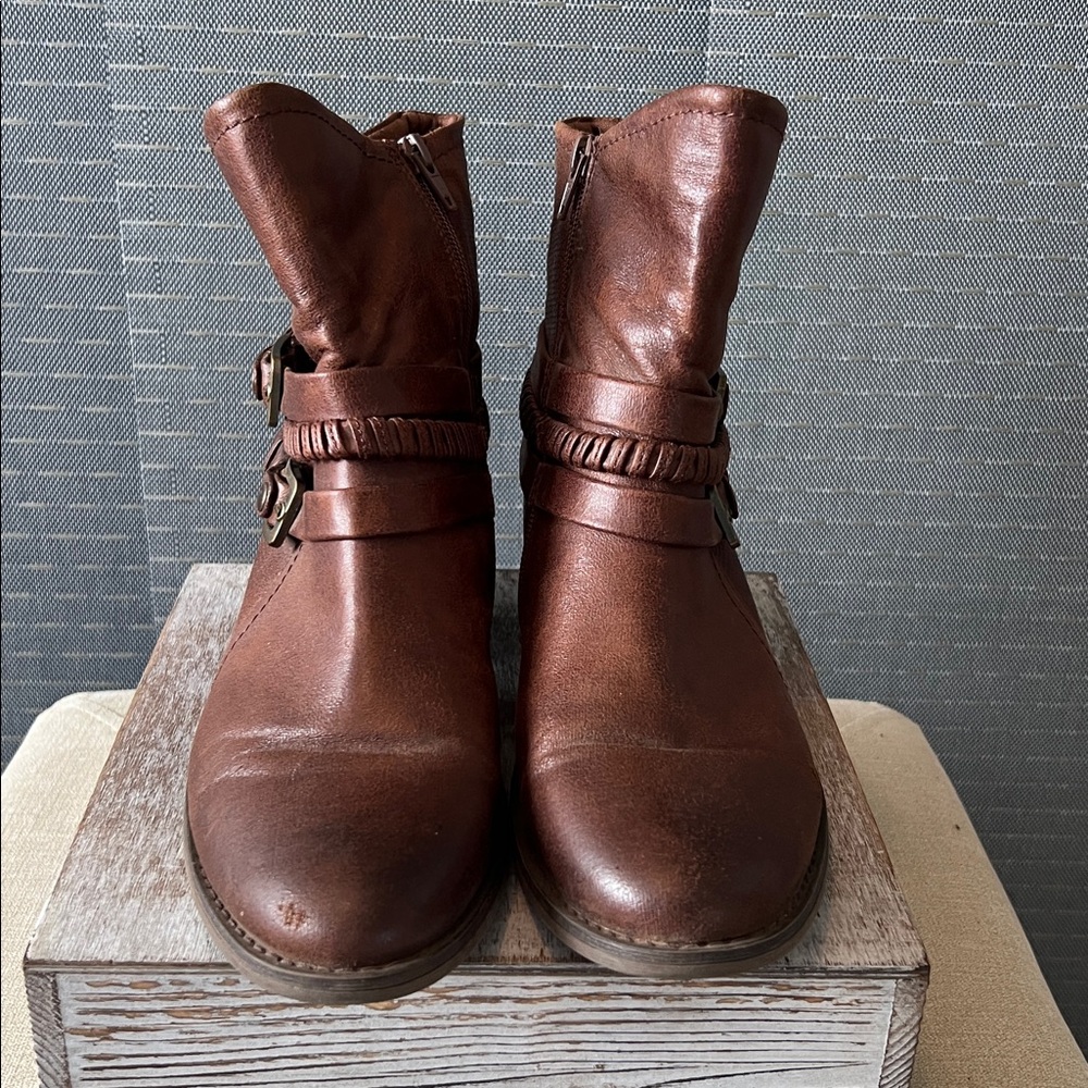 BareTraps Minay Ankle Boots - Picture 3 of 9